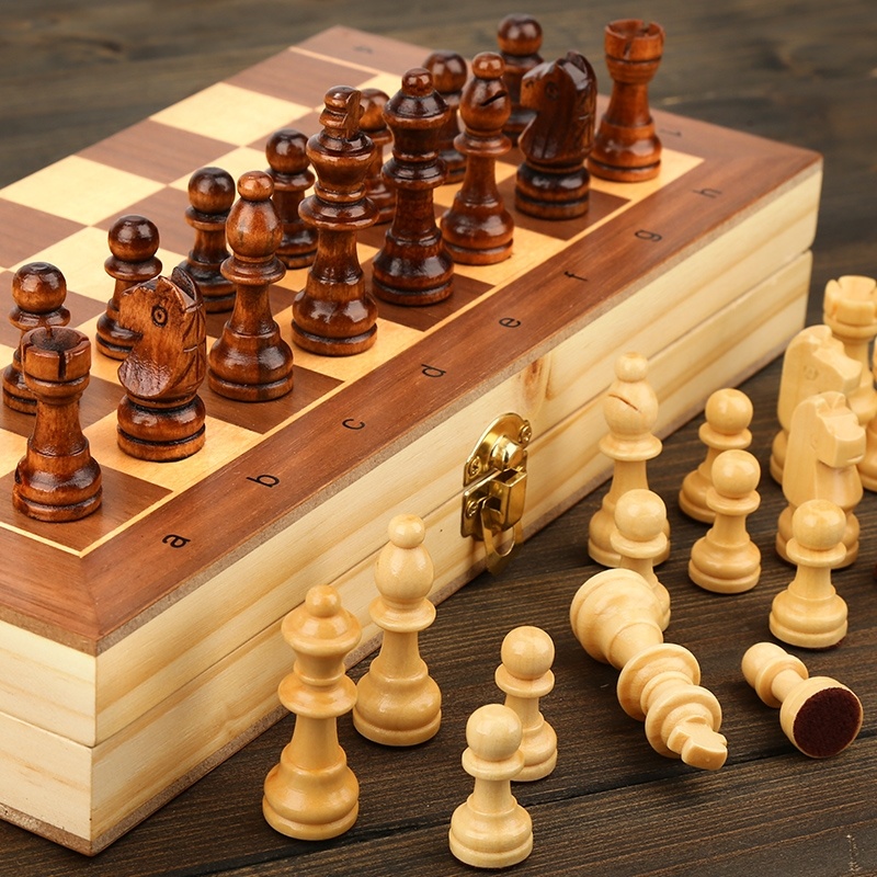 Magnetic Wooden Folding Chess  - Interior Design Handbook avis et prix