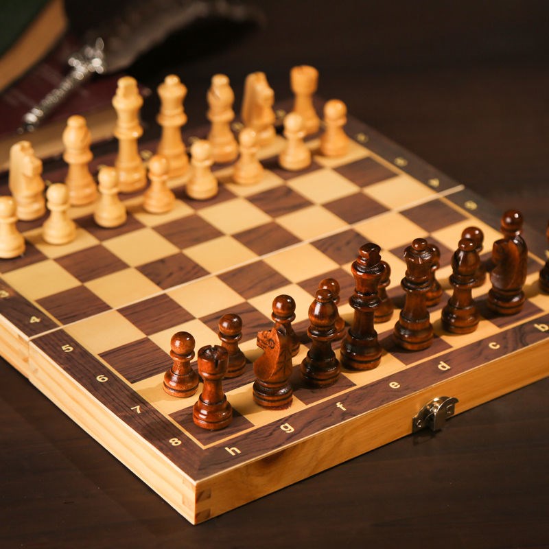 Magnetic Wooden Folding Chess  - Interior Design Handbook avis et prix